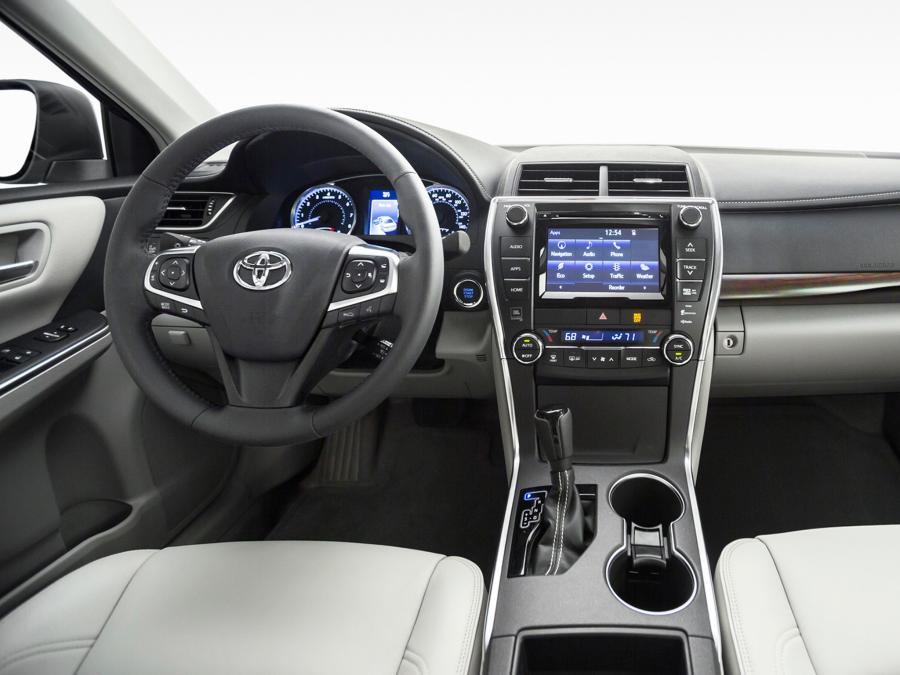  Toyota Camry XLE 2015 года  (фото 2 из 11)